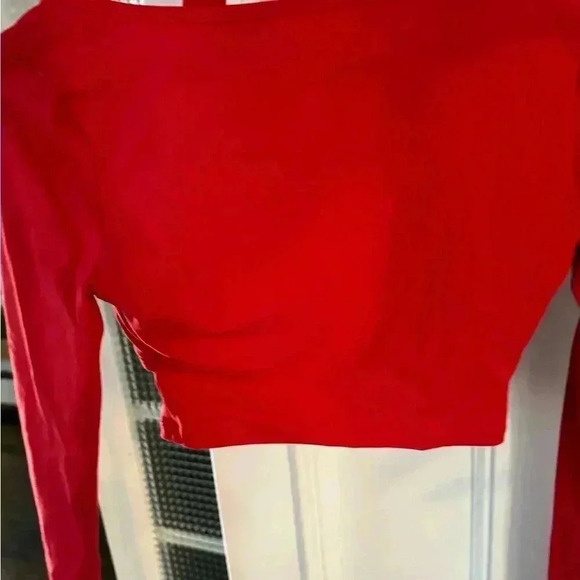 Halara plush halter thumb hole long sleeve crop sports top red size small - Picture 9 of 10
